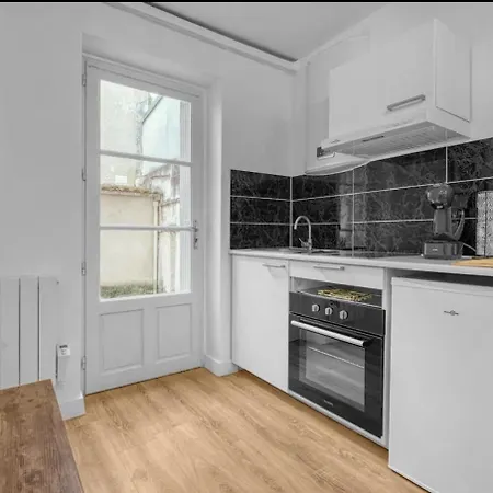 Grand Deux Pieces - Proche Metro - Terrasse Apartman *